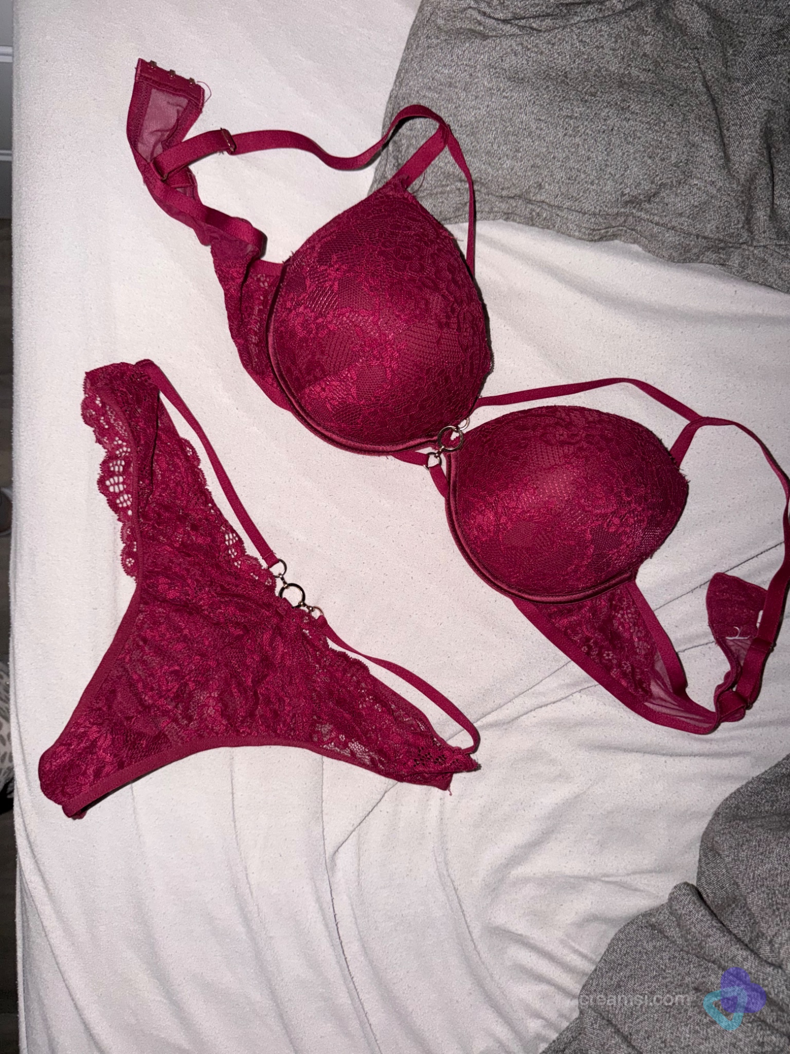 Rotes Dessous set