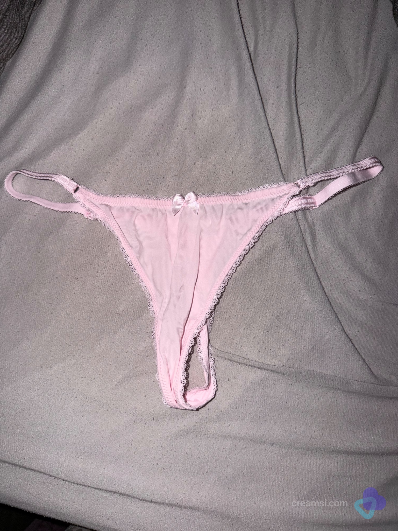 Rosa String