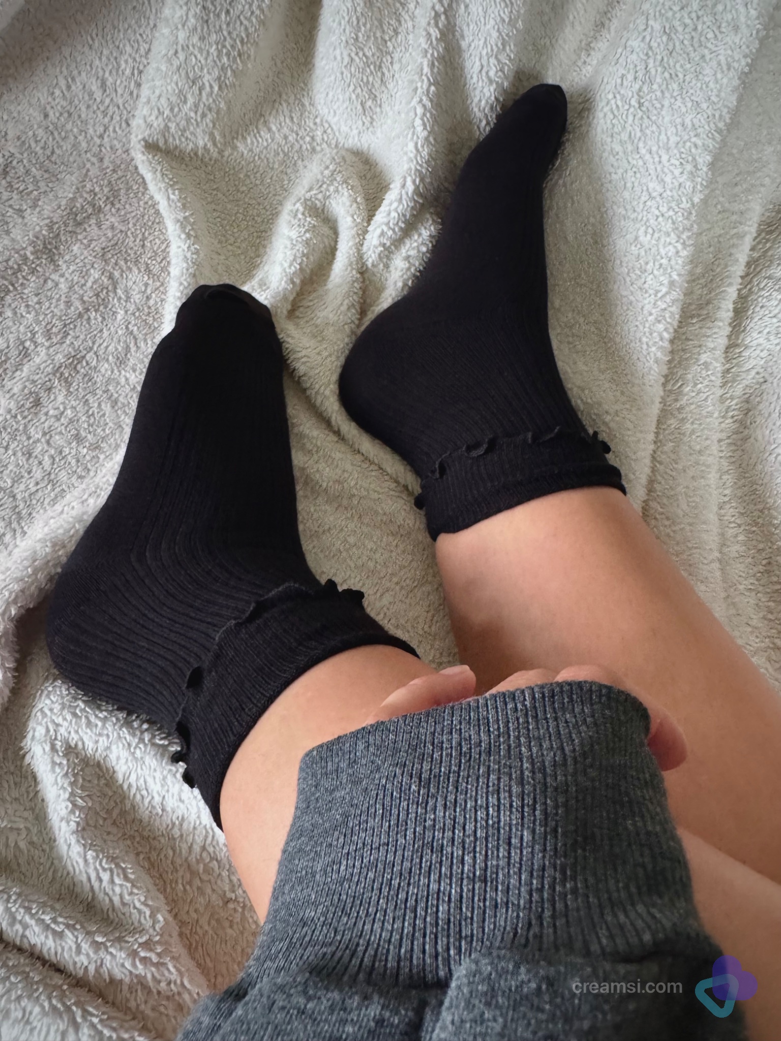 COZY NOIRE 🖤 Ruffle Socks