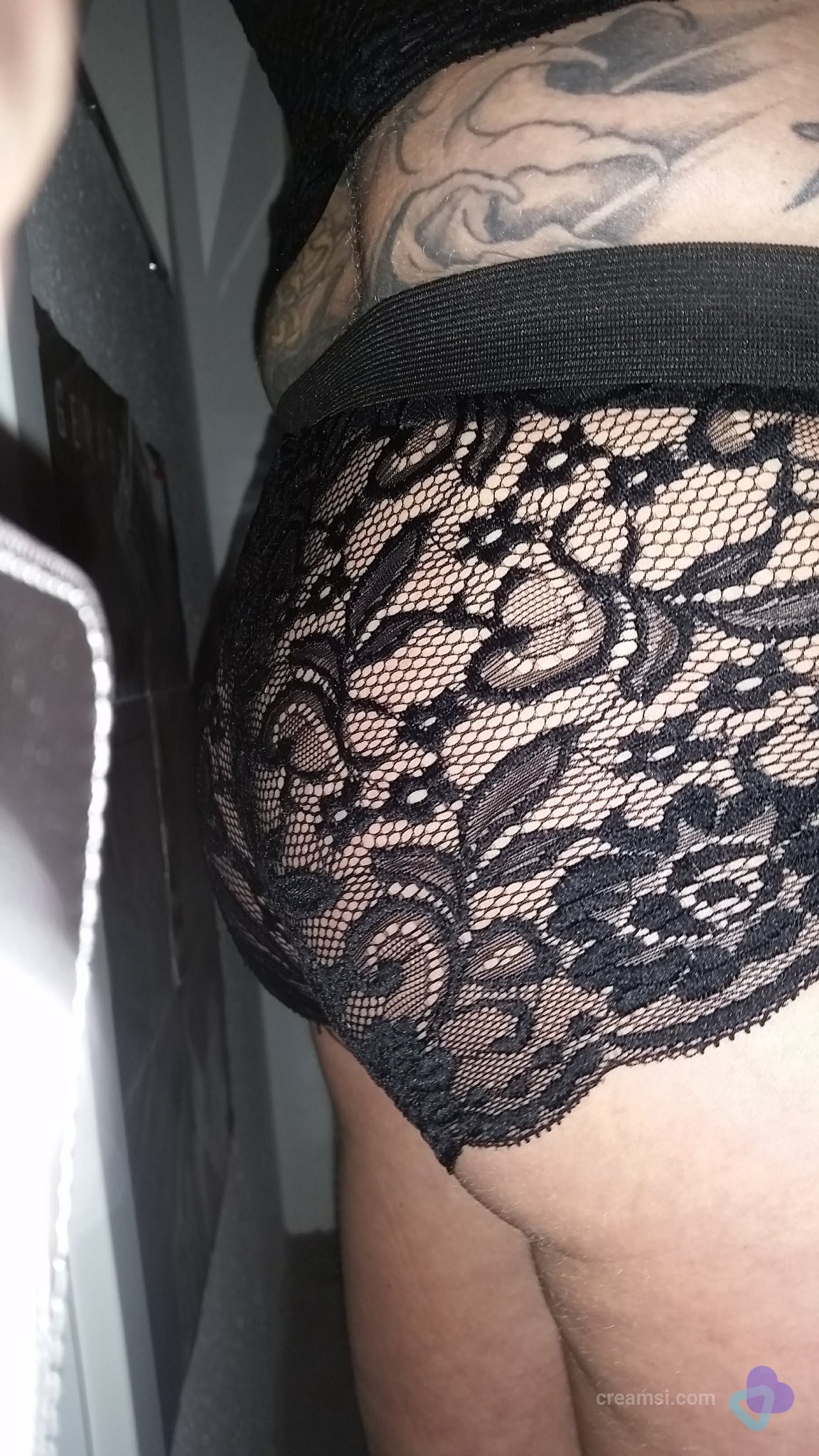 Schwarze Spitzen-Hotpants
