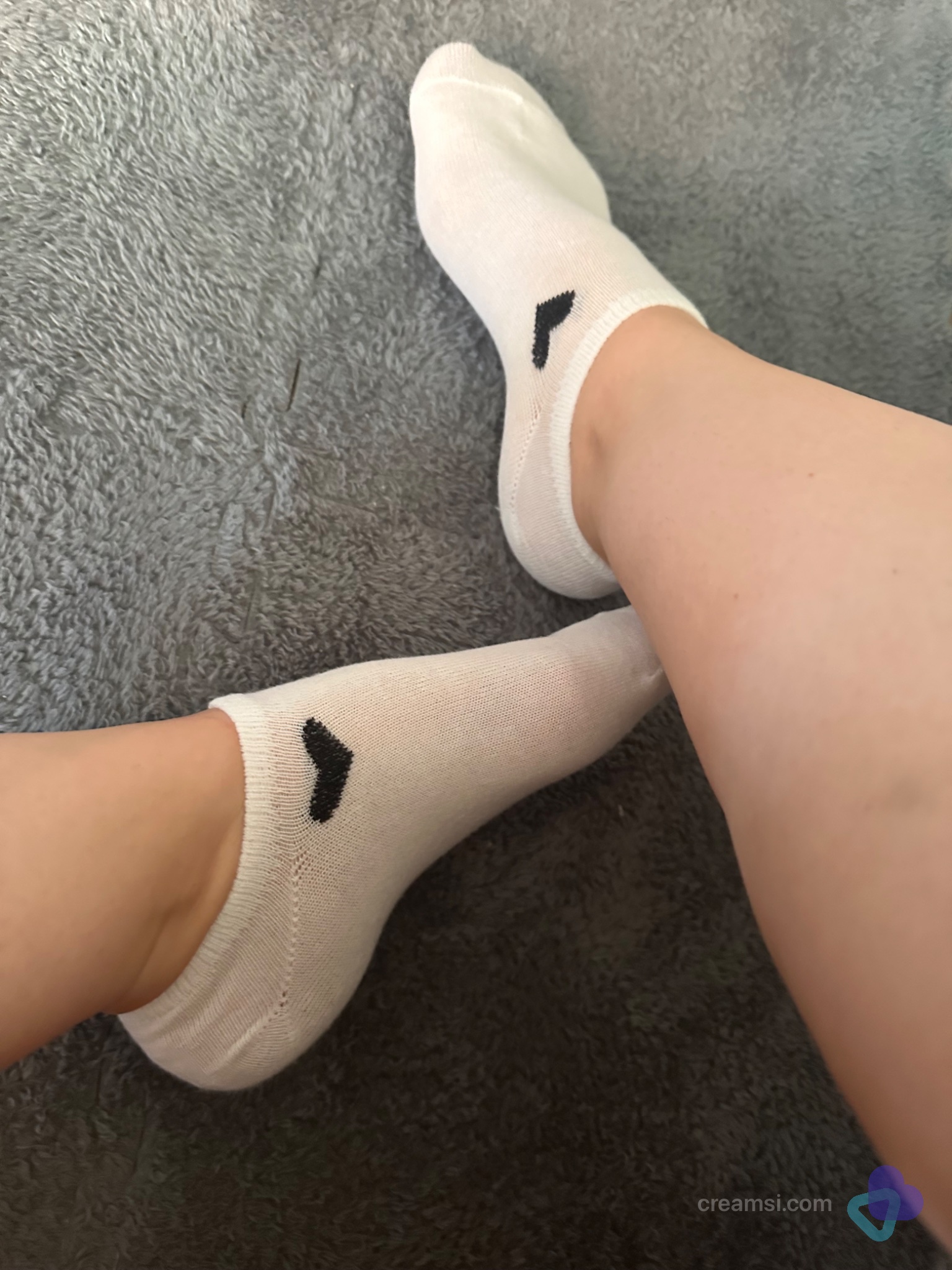 Minimalistische Socken mit Herz