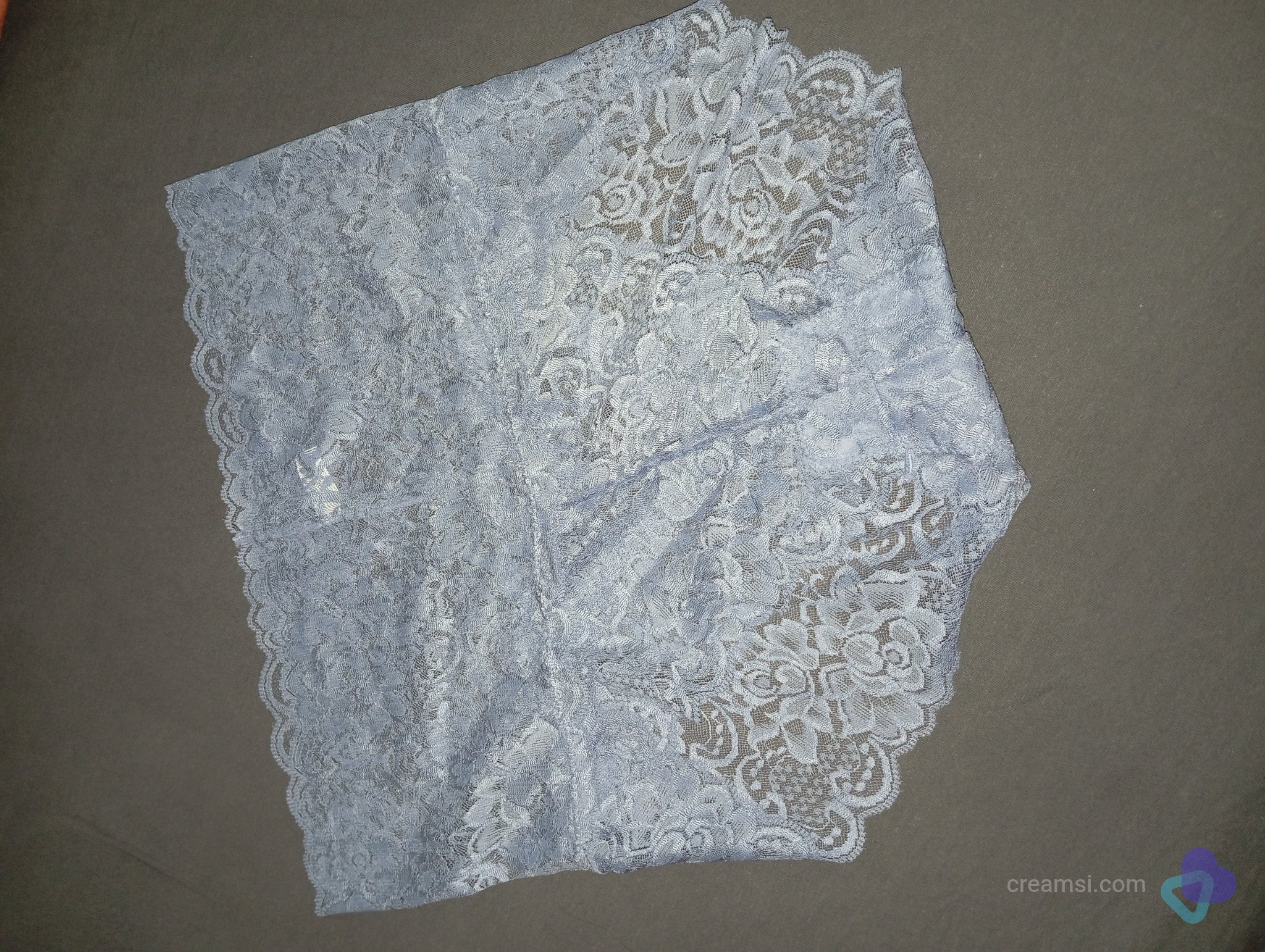 Hellblaue Spitzenpanty