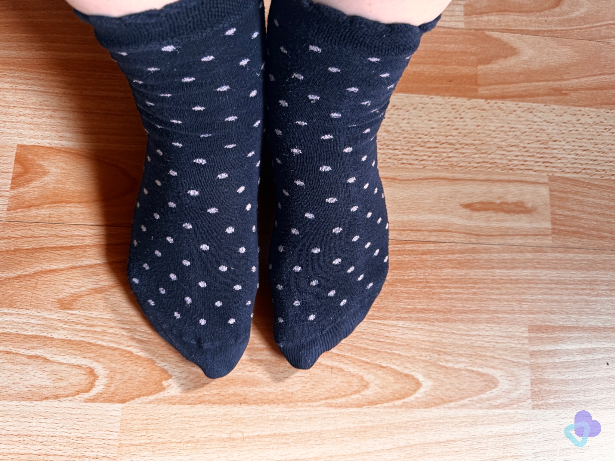 Marineblaue Wölkchen Socken