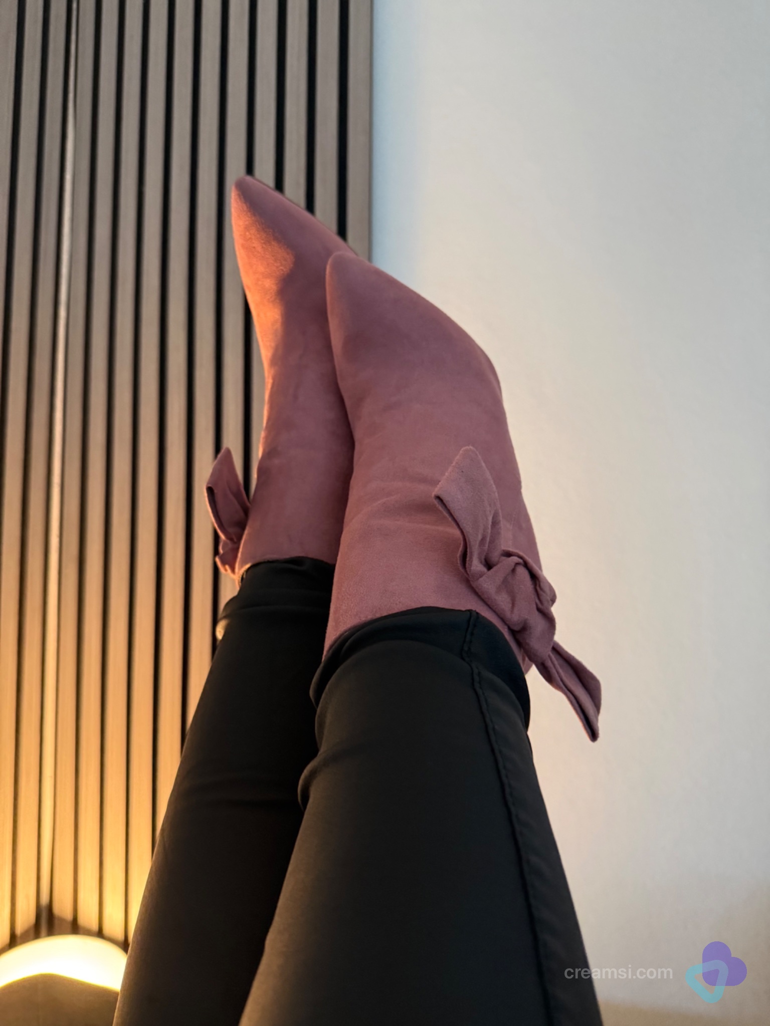 Mauve Stiefel mit Schleife