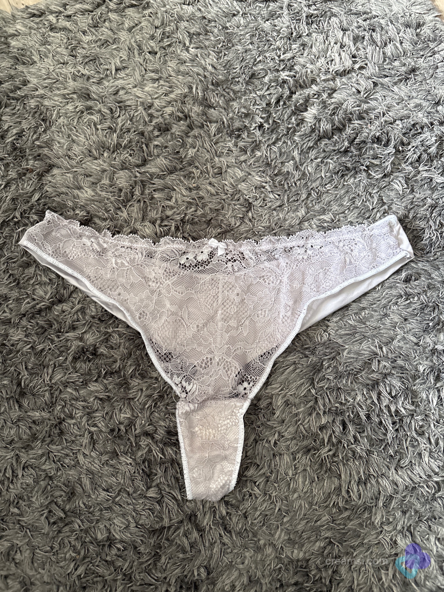 Eleganter Spitzen-Tanga Weiß