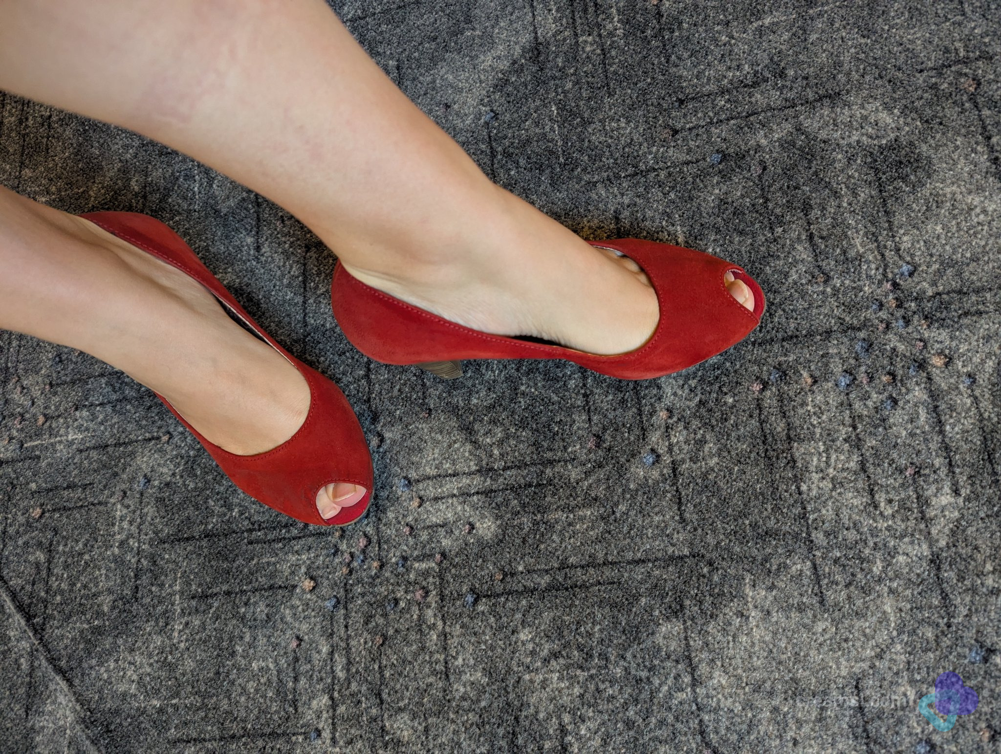 rote Wildleder Pumps