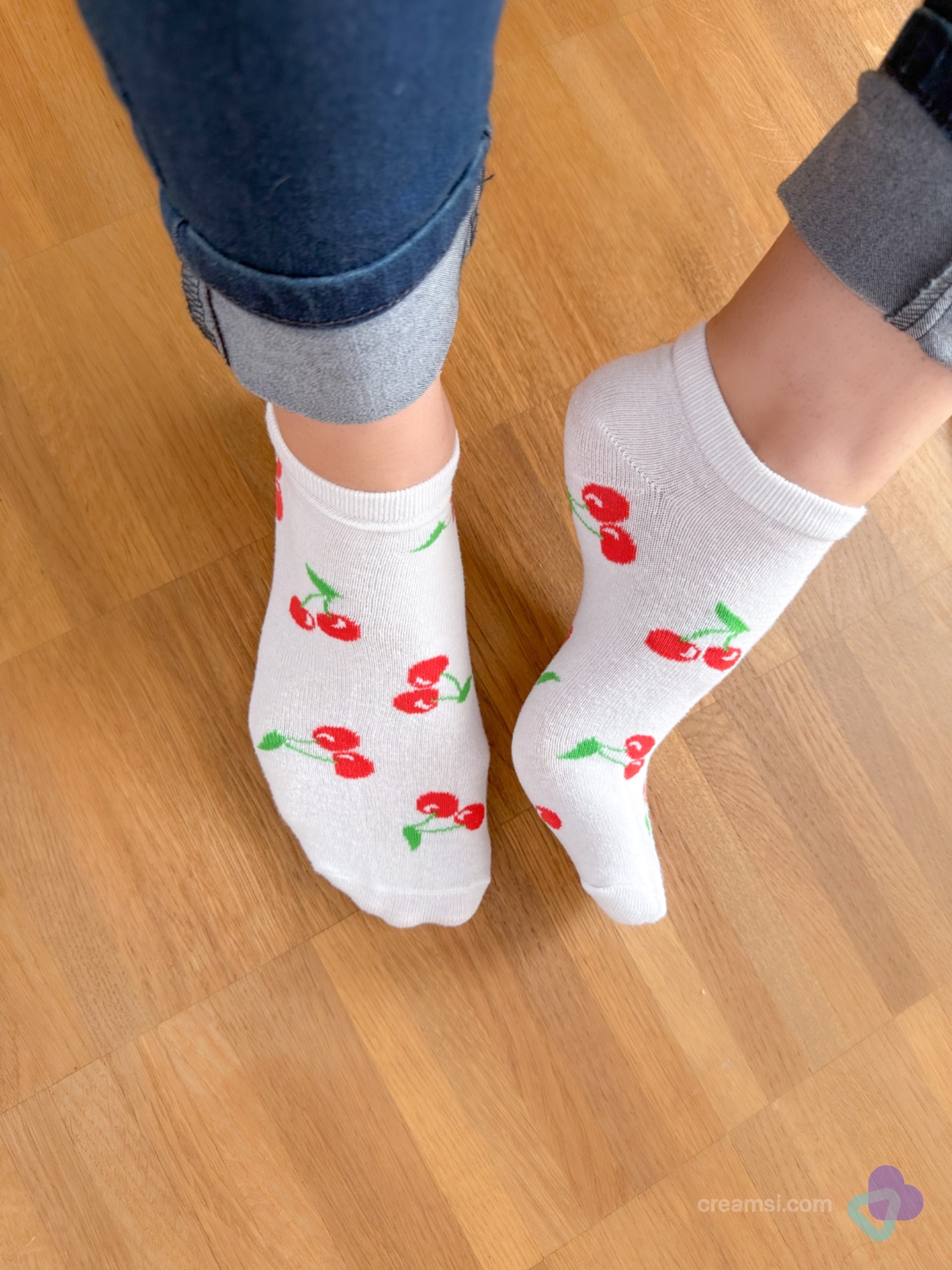 Weiße Kirsch-Sneakersocken – süß & verspielt 🍒🤍