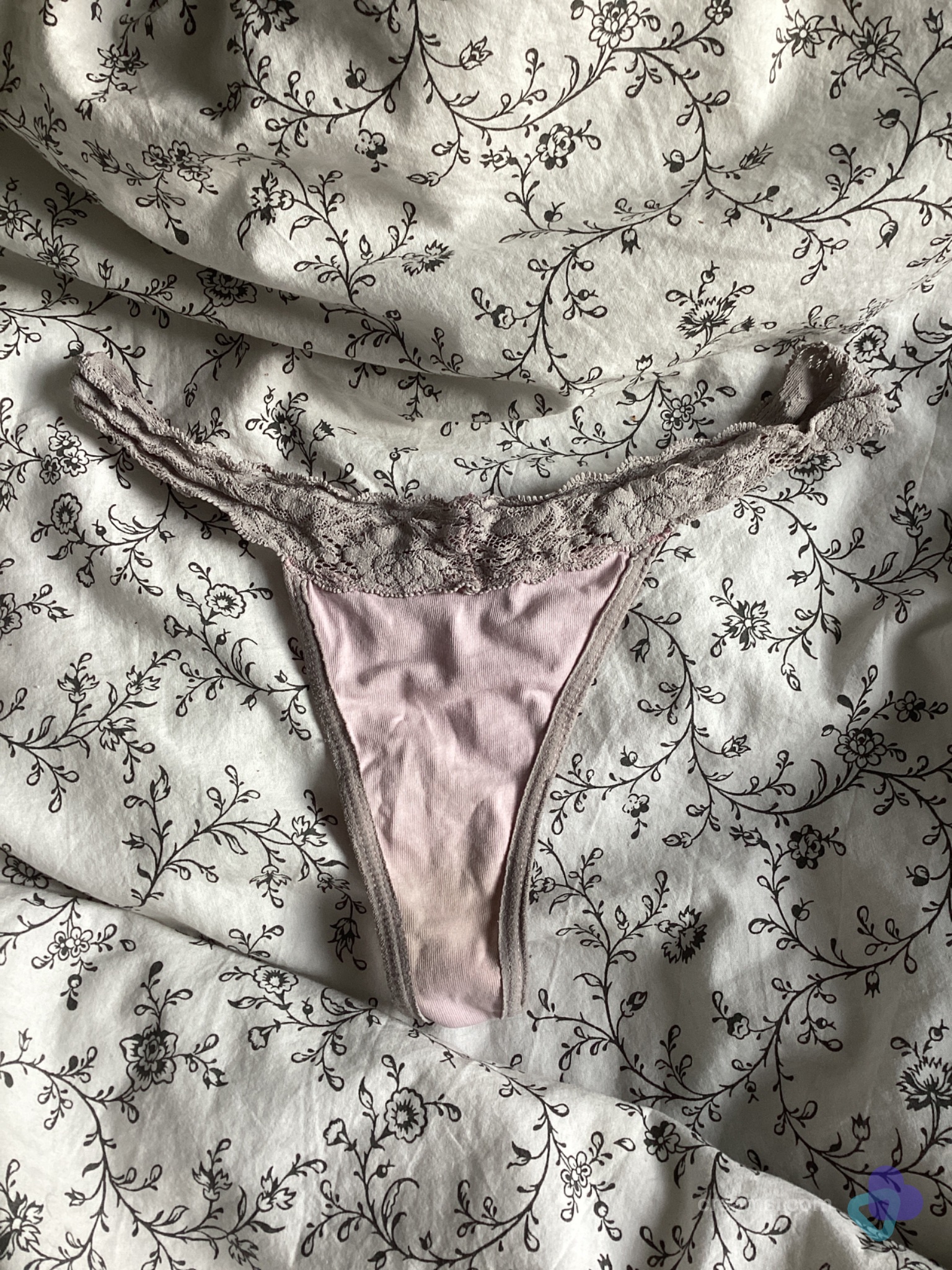 rosa Tanga mit Spitze