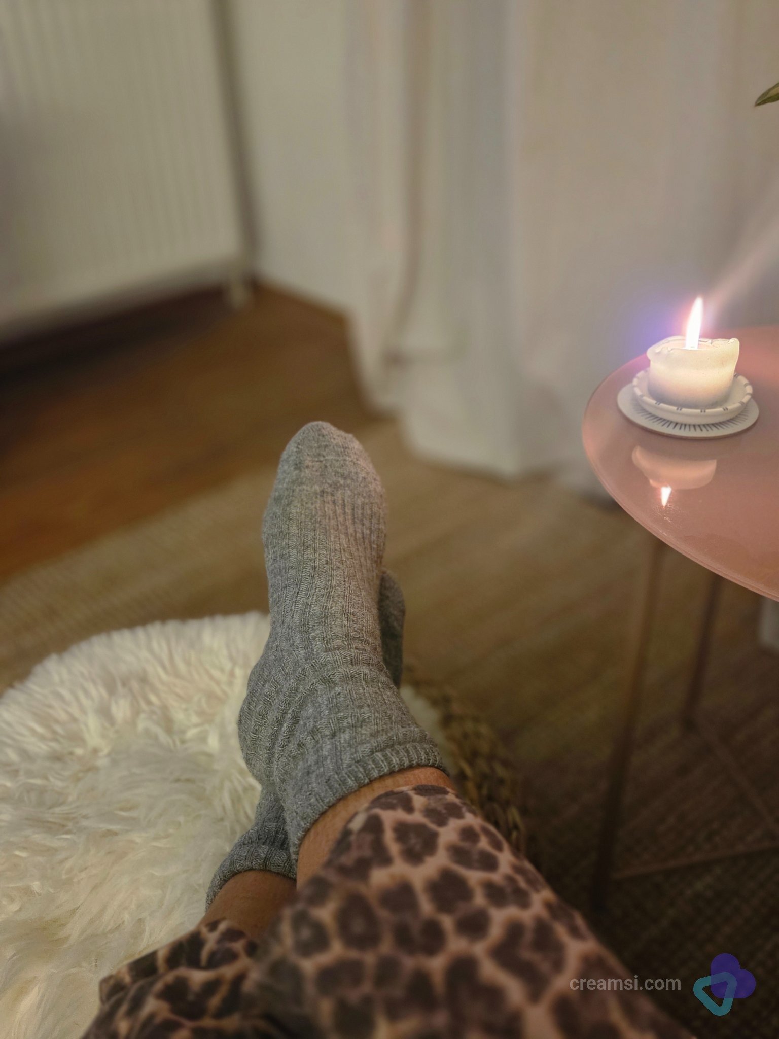 Graue kuschelige Wollsocken