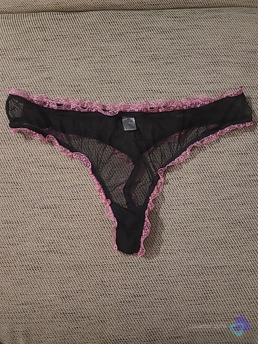 Schwarz-rosa Spitzen-Slip 🖤🩷