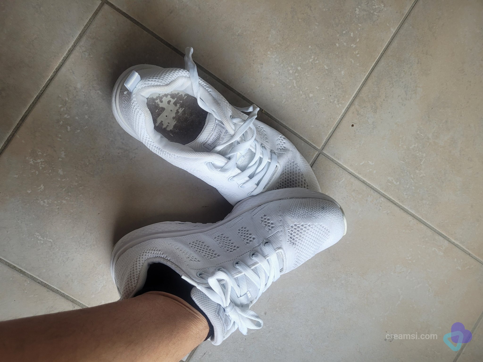 Weiße Mesh-Sportschuhe Classic