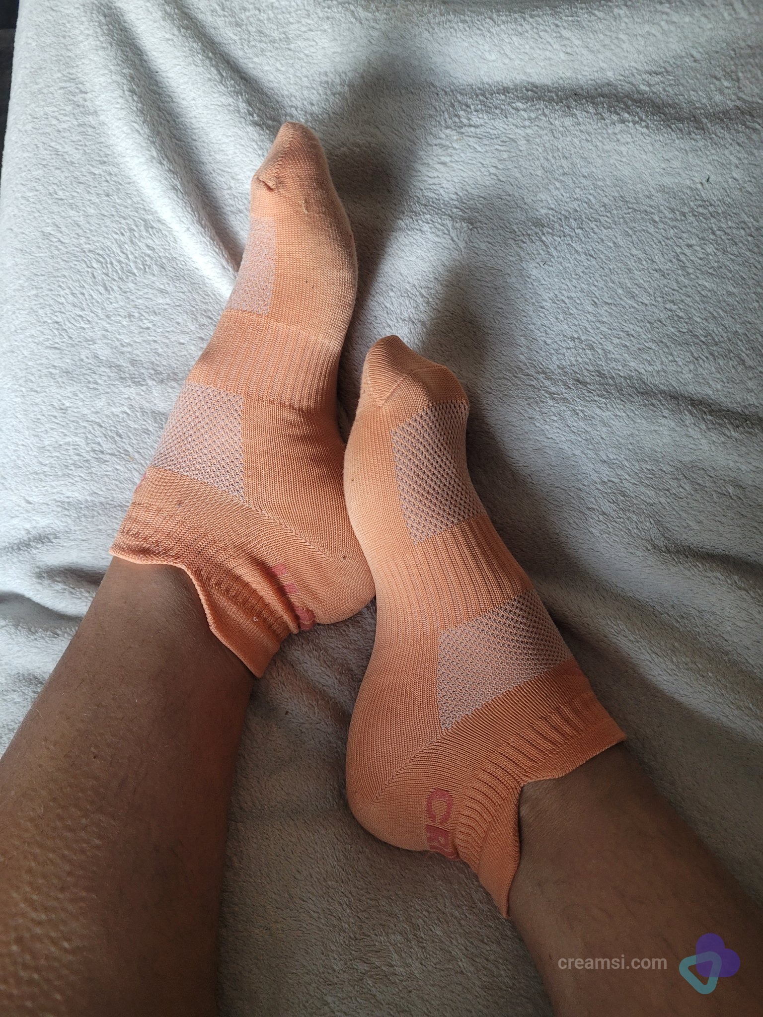 Schwitzige Sneakersocken 🧡