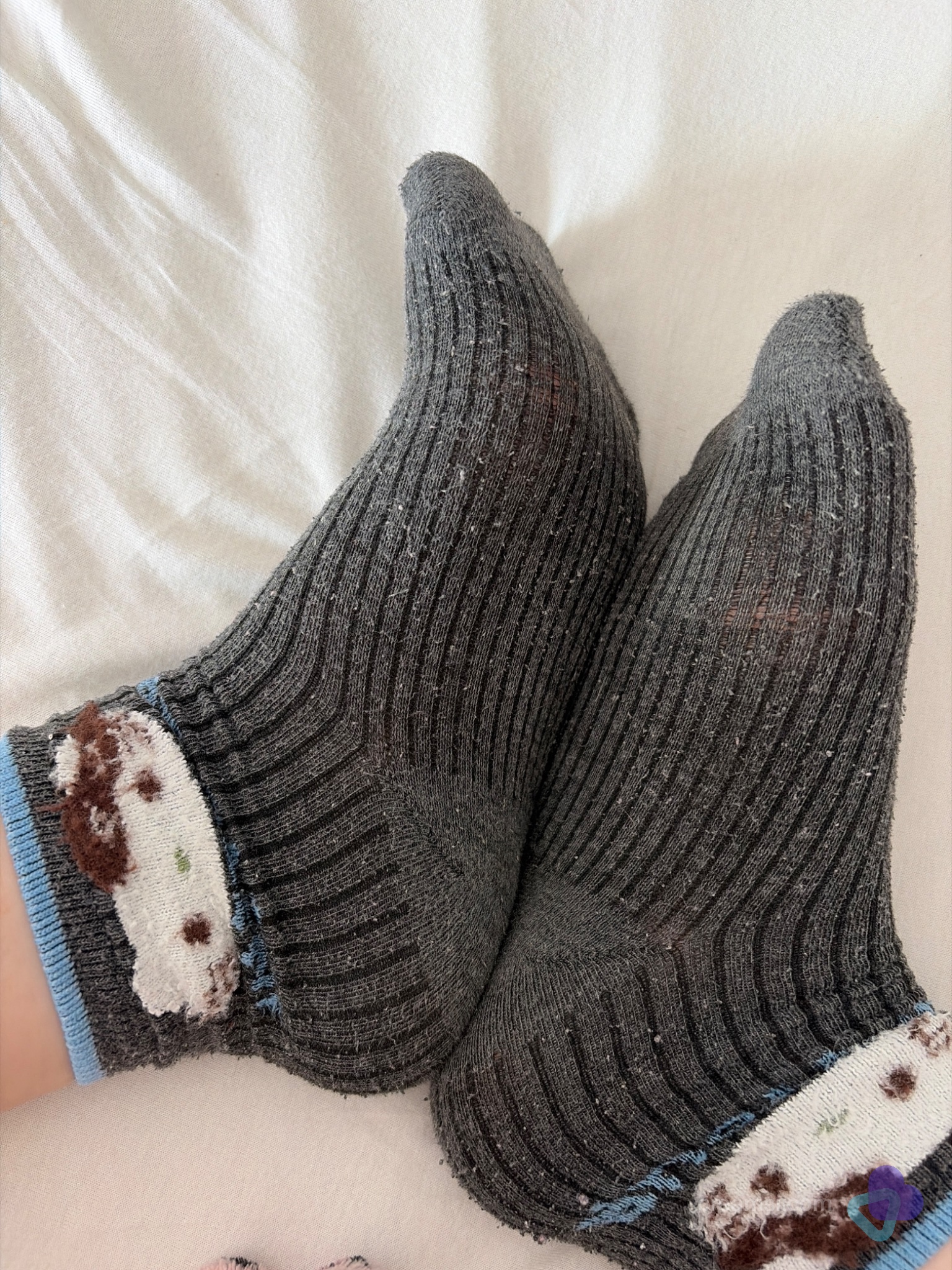 Gemütliche Flausch Socken getragen