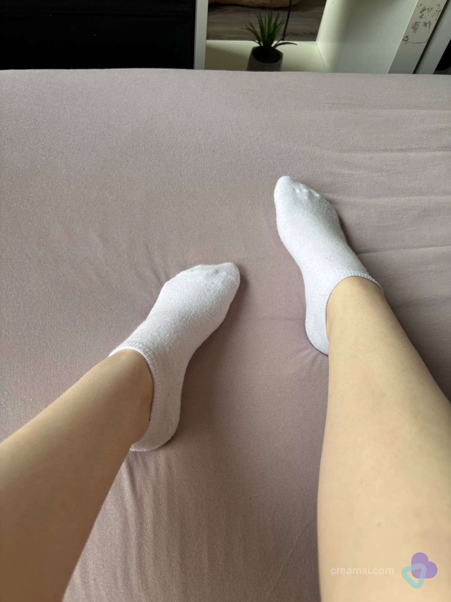 Weiße sneakersocken von einer 18 jährigen💌