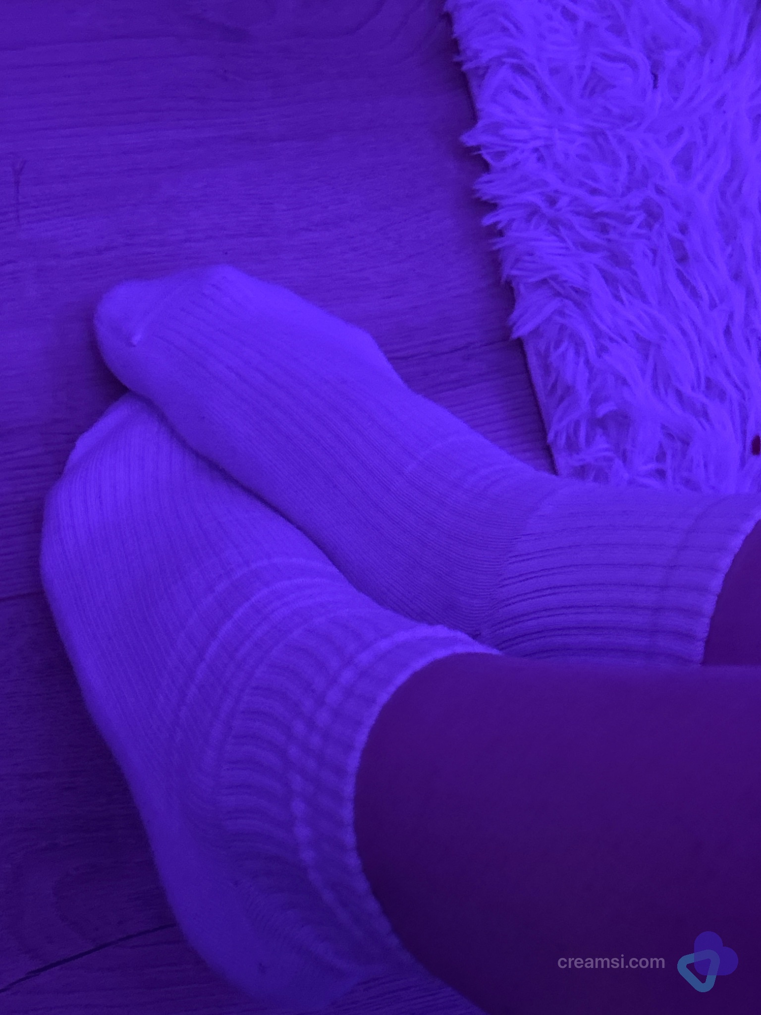 Weiße getragene Socken