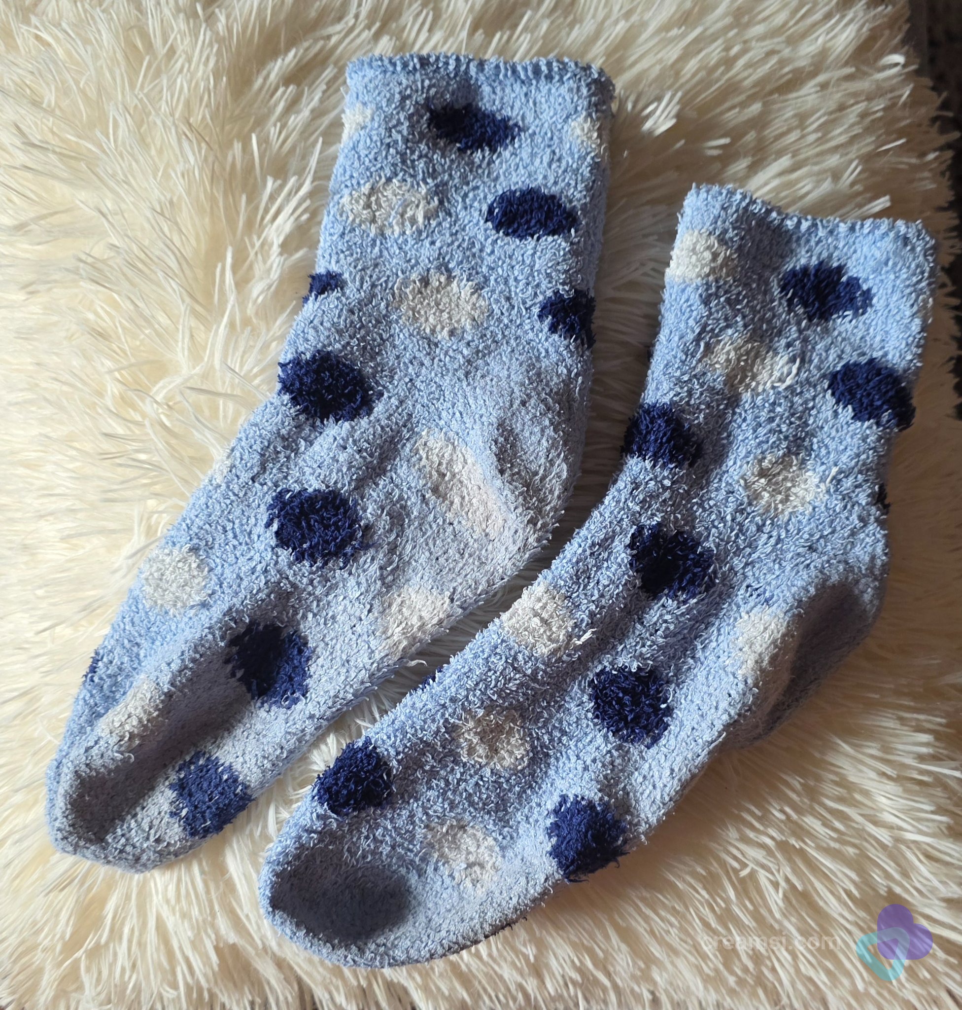 Flauschige Kuschelsocken mit Punkten🩵