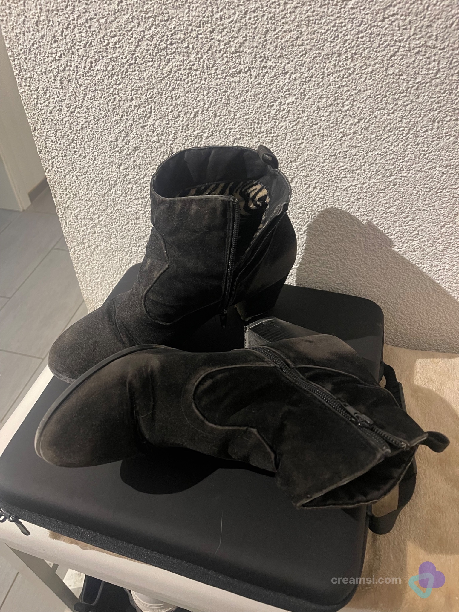 Elegante Schwarze Wildleder Stiefeletten / stark abgetragen