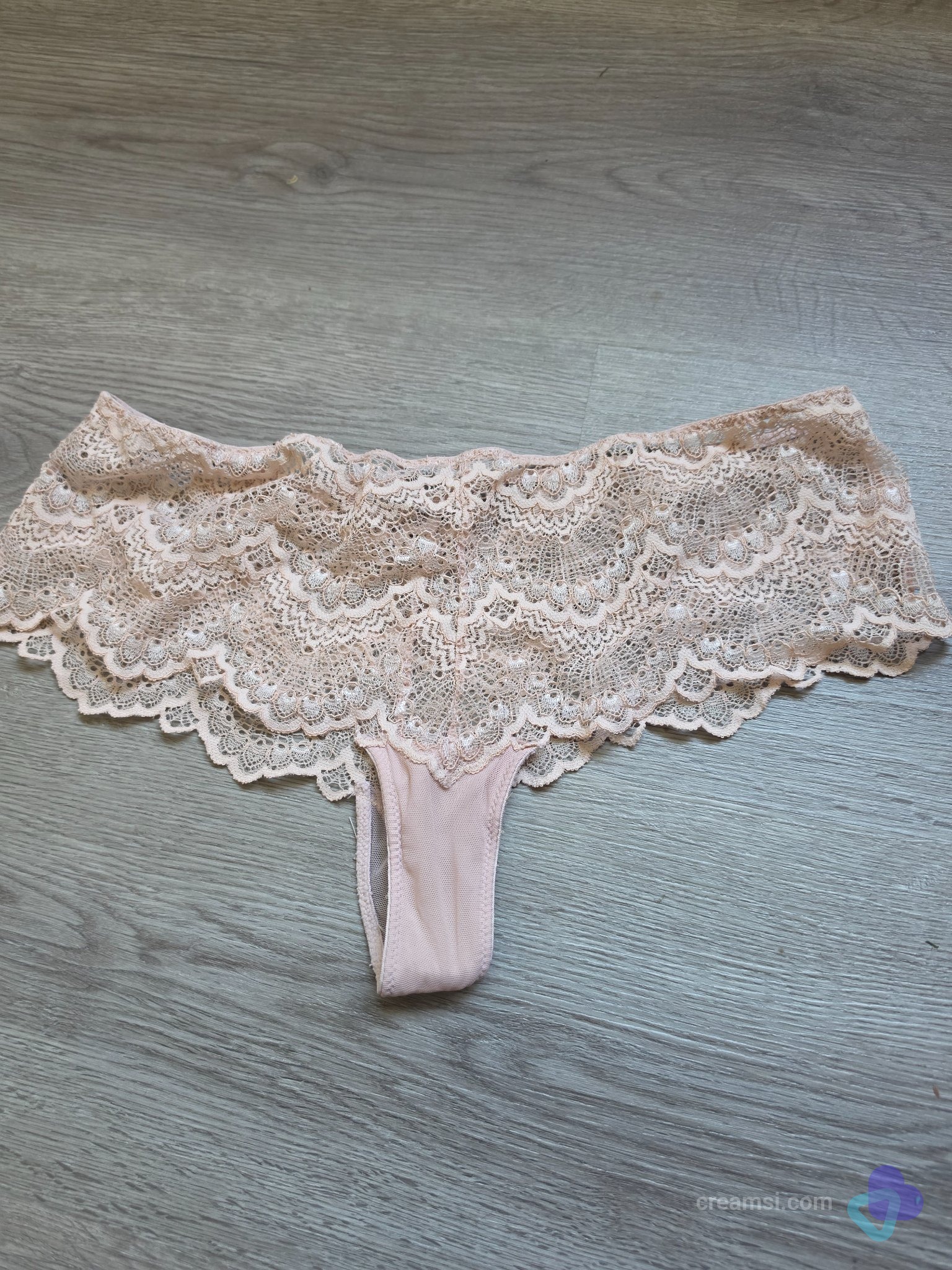 Spitzen Tanga Creme