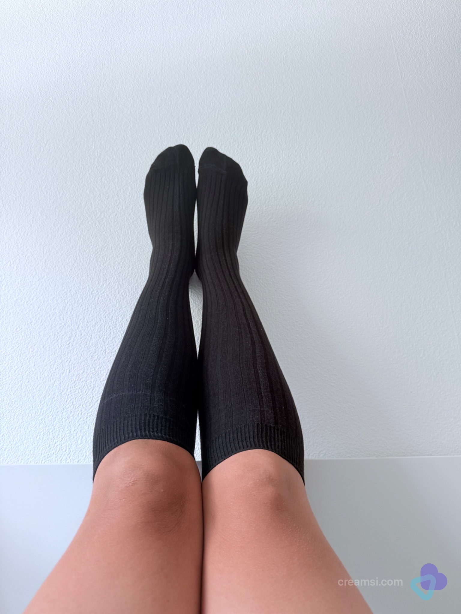 Schwarze ribbed  Kniestrümpe