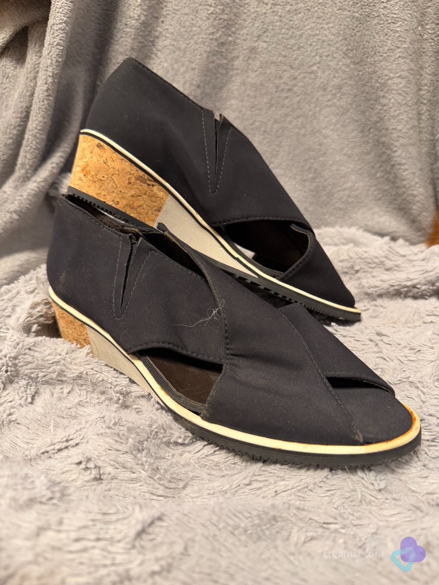 Schwarze Keilabsatz-Sandalen in Korkoptik, Gr. 37