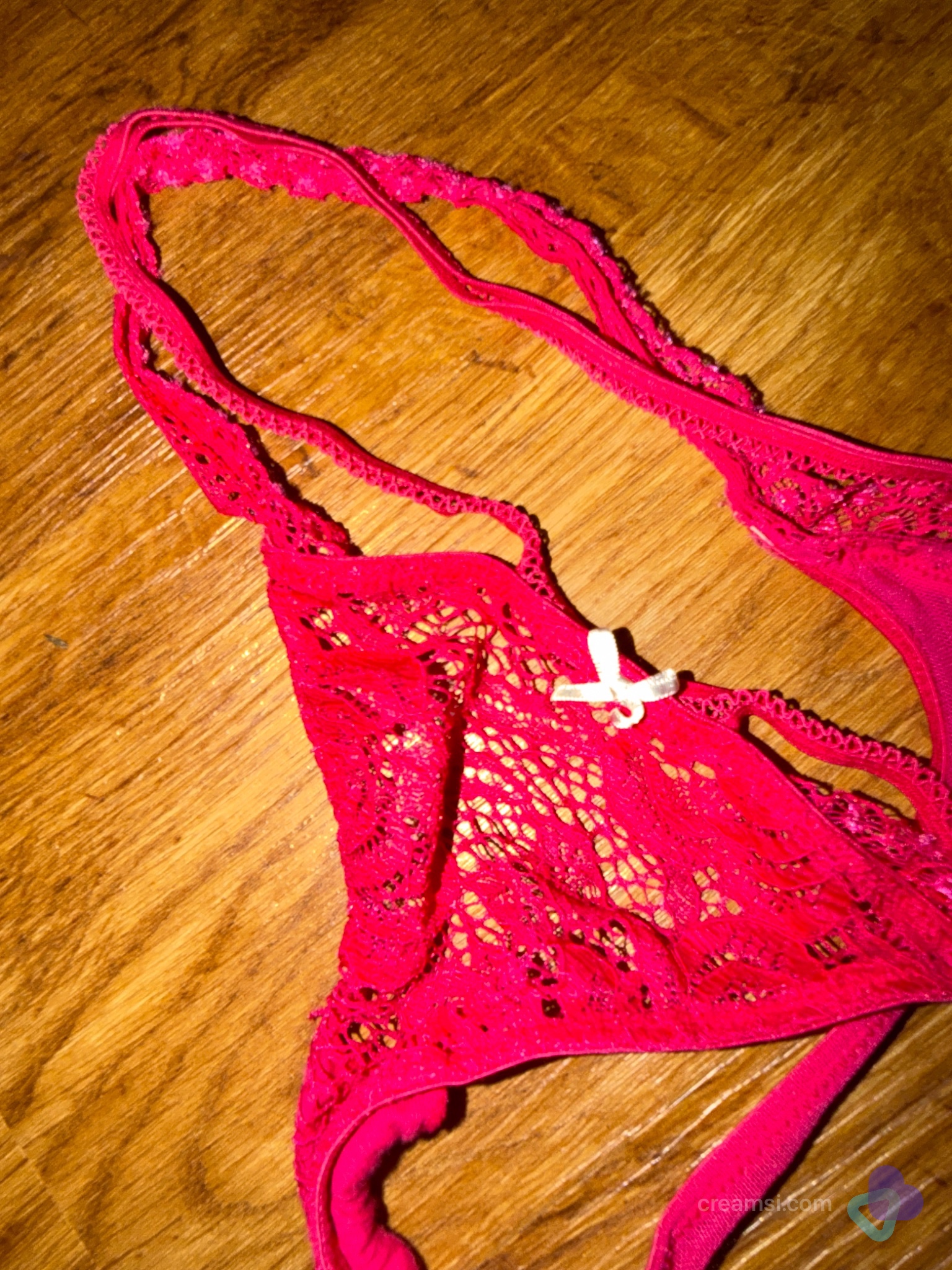 Pinker Spitzen-Tanga