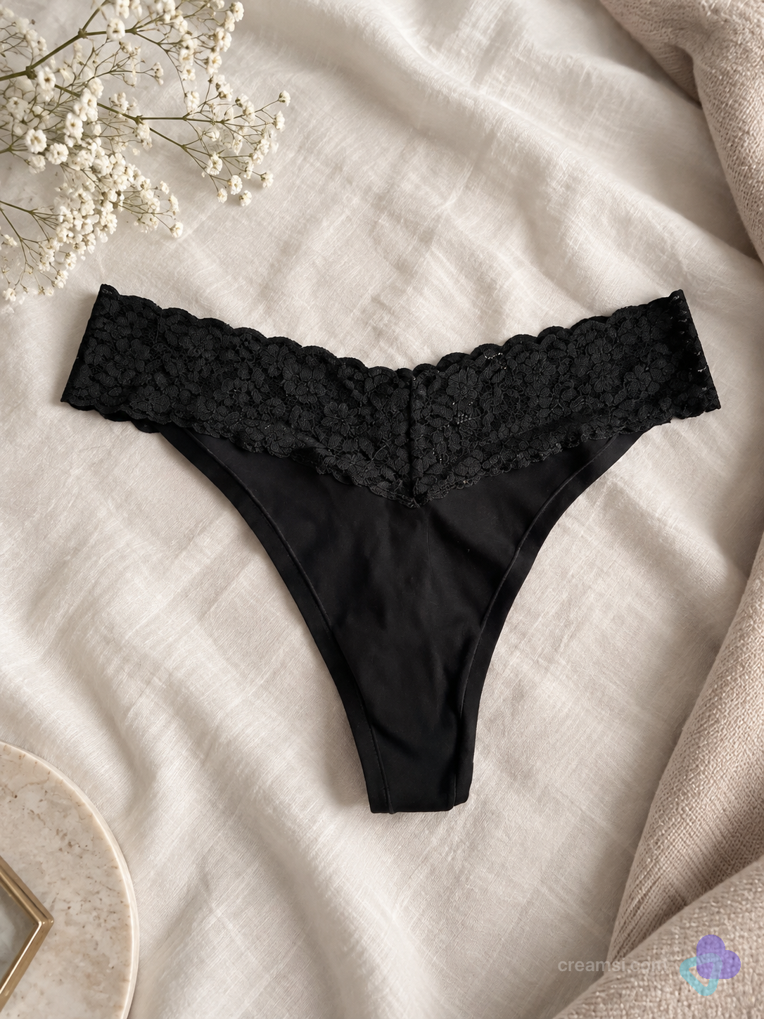 Schwarzer String mit Spitze 🖤