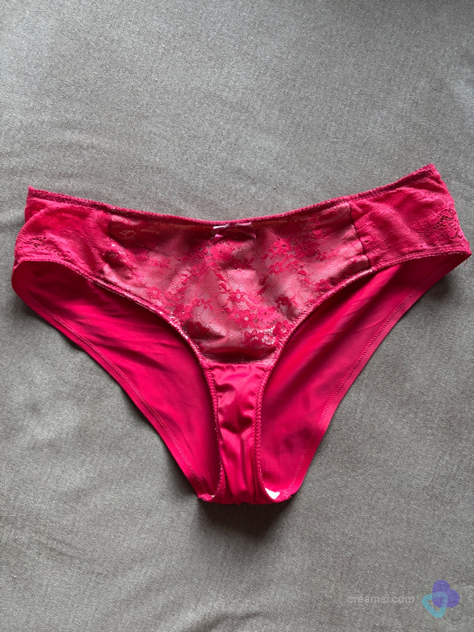 Roter Spitzen-Slip