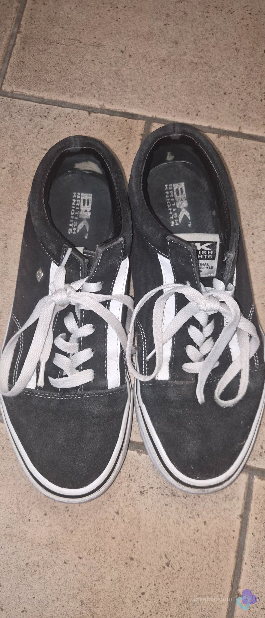 Klassische Schwarz-Weiß Sneaker