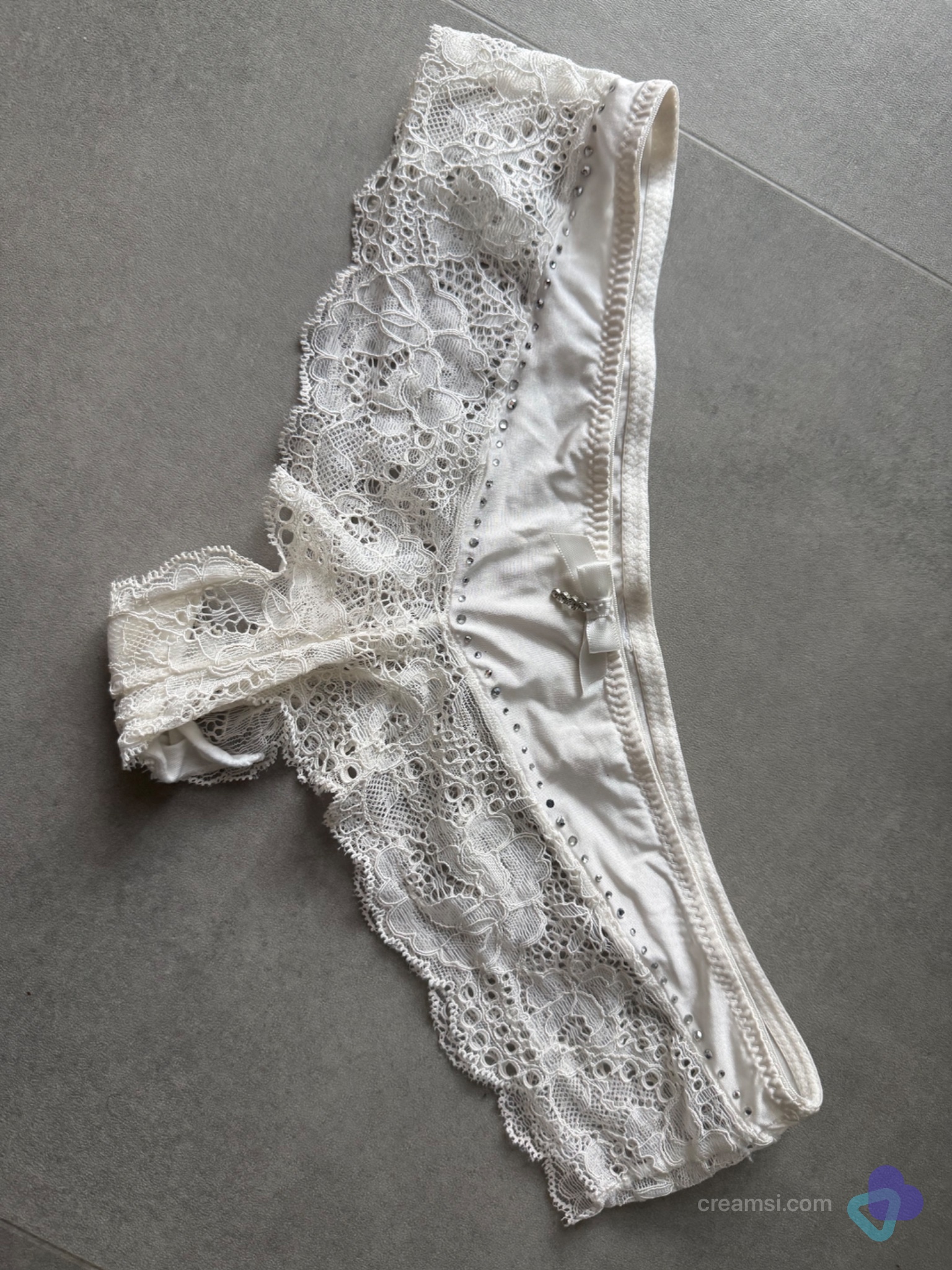 Eleganter Spitzen-Slip  Weiß