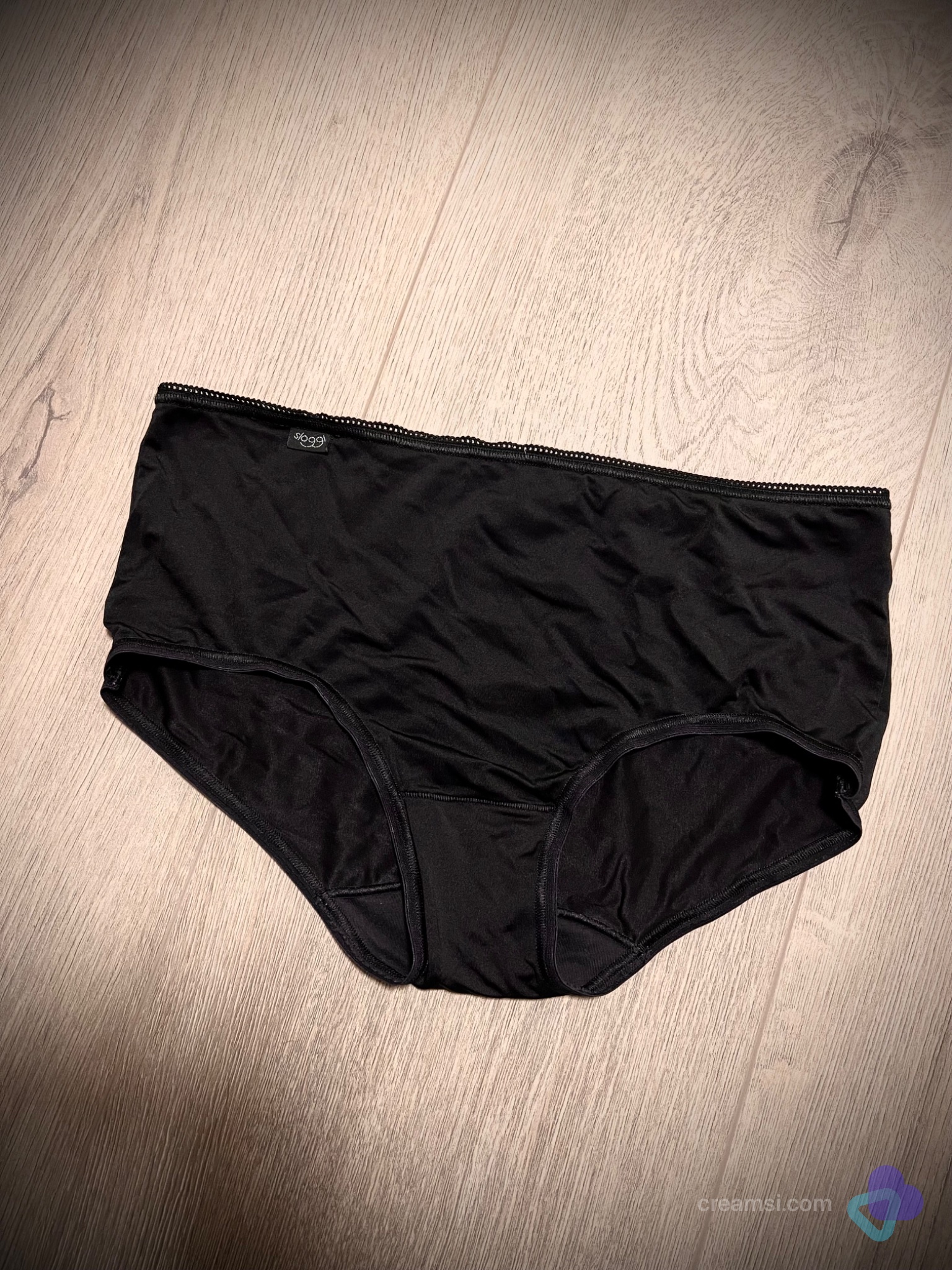 Schwarzer Slip