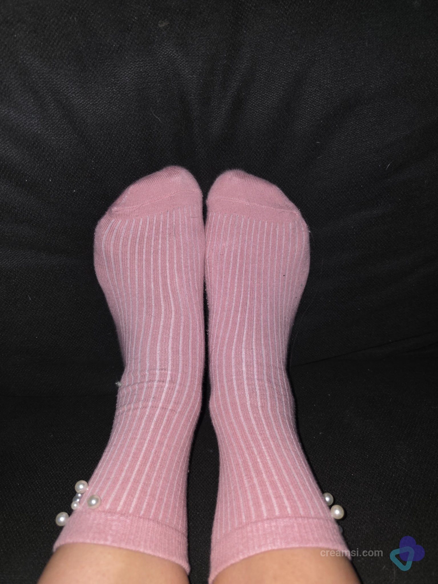 Rosa Rippsocken mit Perlen