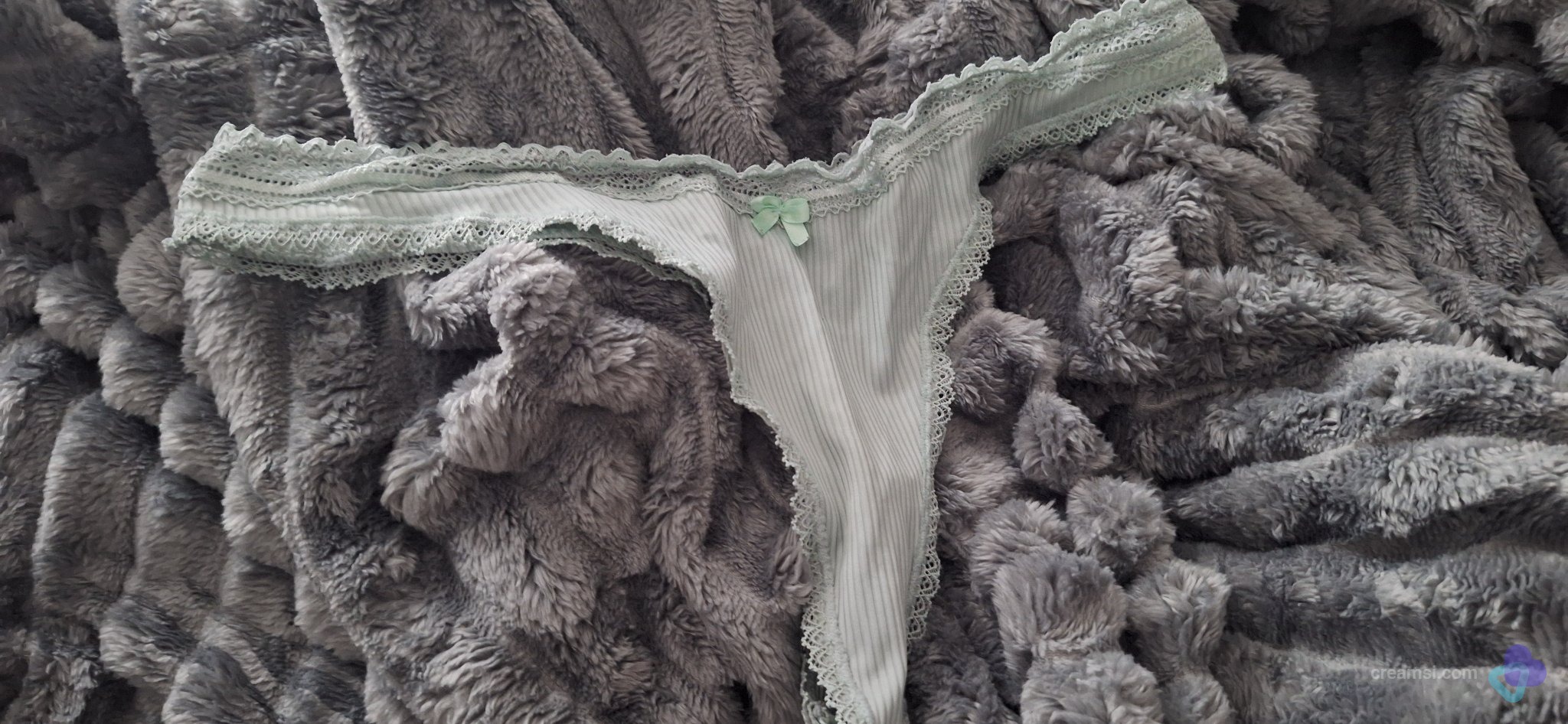 Türkiser string